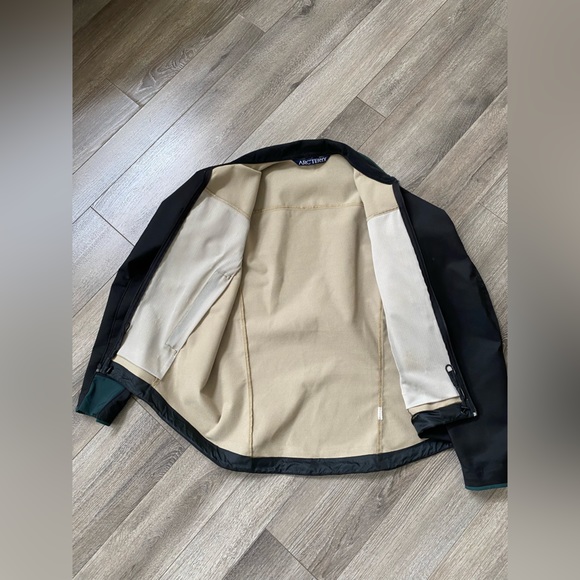 ARC'TERYX EPSILON-AR
JACKET BONDED POLYESTER SOFTSHELL BLACK MENS - Picture 8 of 9